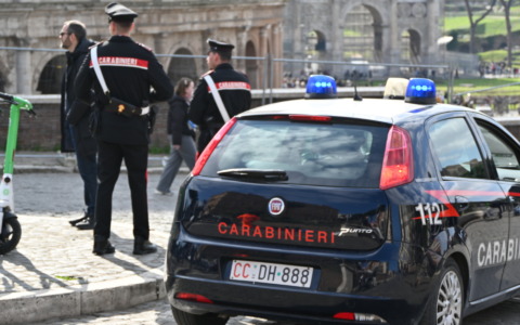 Collega accusato di violenza sessuale durante il turno