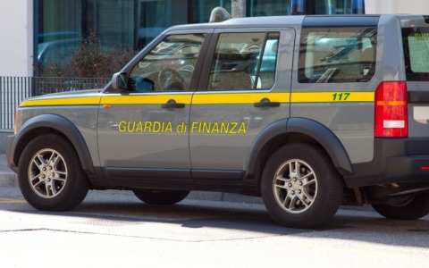 Quattro lavoratori in nero scoperti in due aziende a Granarolo