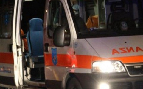 Minivan fuori strada sulla A1 a Sasso Marconi, sette feriti
