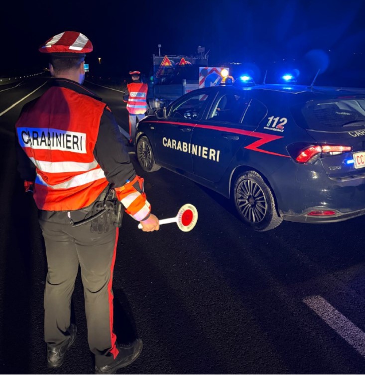 Dipendente ferita a Bologna da un’asta caduta in negozio