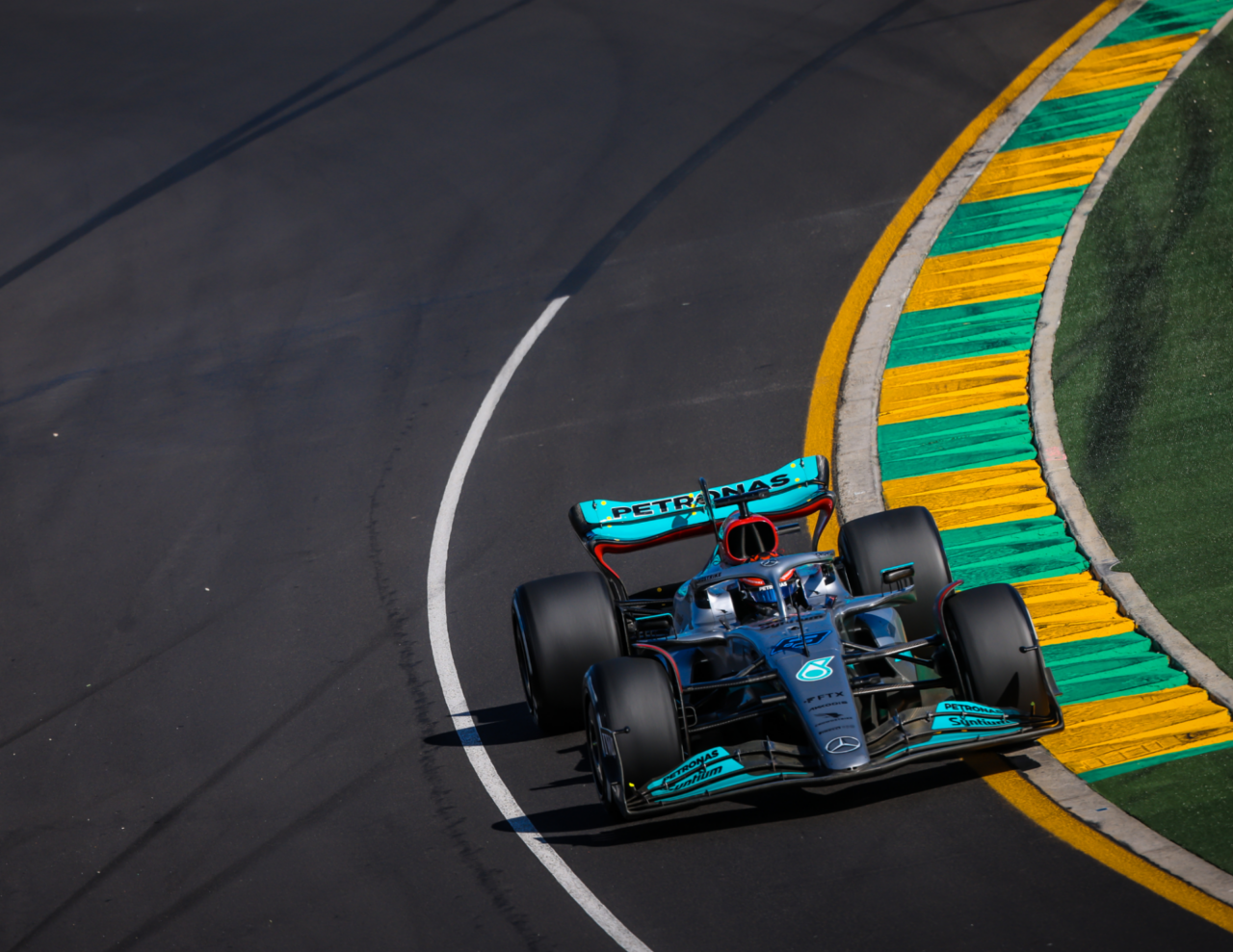 Verstappen vince a Sepang, Antonelli secondo: Russell si ritira