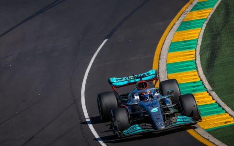 Verstappen vince a Sepang, Antonelli secondo: Russell si ritira